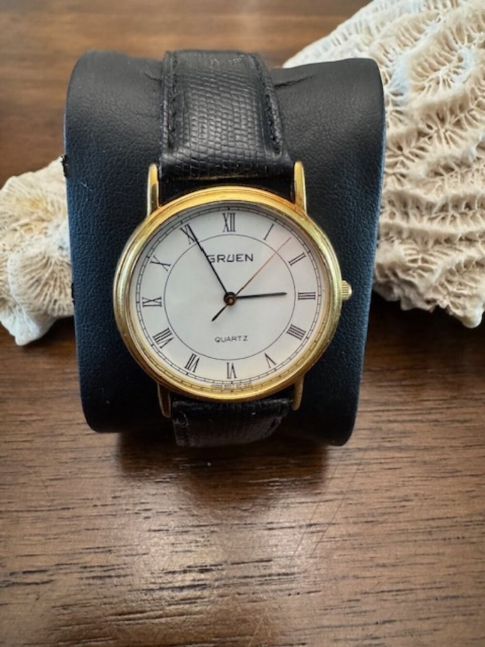 VINTAGE LUXURY - Gruen Unisex 35mm Quartz Wristwatch - Model 243- Vx51